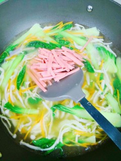  白玉菇青菜胡萝卜火腿丝汤 第9步