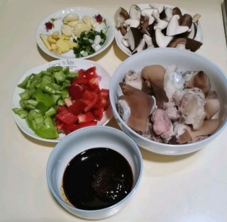  香菇猪蹄，汤汁饭扫光 第1步