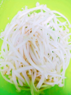  白玉菇青菜胡萝卜火腿丝汤 第2步