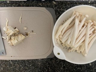  炸海鲜菇 第1步