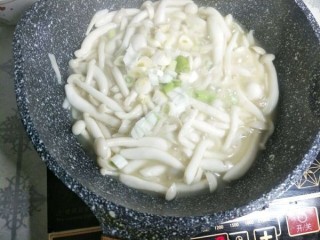  美味鸡枞油腐乳白玉菇 第6步