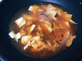  韩式辣白菜菌菇流心蛋肥牛锅 快手简单好做的家常菜汤锅 第6步