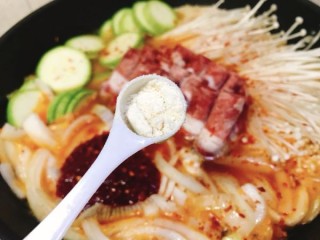  韩式辣白菜菌菇流心蛋肥牛锅 快手简单好做的家常菜汤锅 第9步