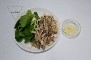  青菜炒平菇 第2步