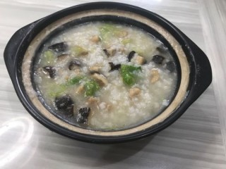  香菇鸡肉粥 第4步