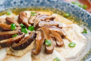  香菇豆腐蒸鸡片 第6步