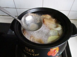 砂锅猴菇鸡汤 第9步