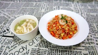  杂蔬海鲜炒饭+丝瓜鲜菇蛋汤 第15步