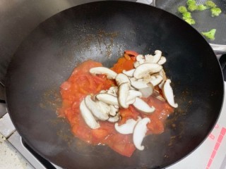  番茄蘑菇意面 第3步