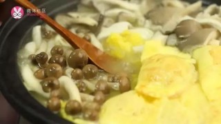  春日吃“菌”正当时 来一份鲜美的菌菇蛋饺煲吧！【微体兔菜谱】 第5步