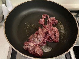  奶油蘑菇小牛肉 第10步