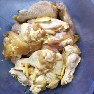  鸡翅鸡腿炖香菇土豆胡萝卜 第1步