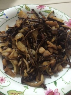  菌菇小炒肉 第7步