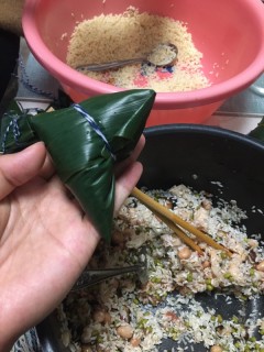  香菇肉粽子 第3步