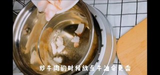  【一人食】蘑菇牛肉炒拉面 第4步