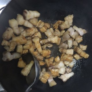  红烧肉炖猴头菇豆蔻 第3步