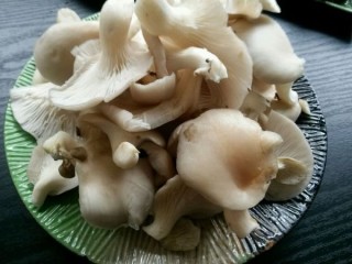  排骨蘑菇豆腐汤 第2步