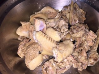  茶树菇焖鸭肉 第1步