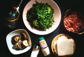  「上海的味道我知道」荠菜香菇猪肉馄饨 第1步