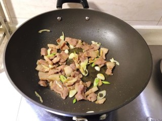  白玉菇炒肉 第8步