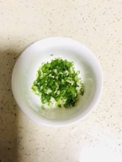  西红柿菌菇排骨汤 第3步