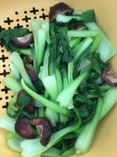  小油菜炒香菇 第2步