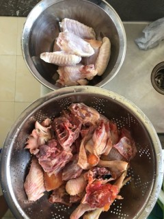  一鸡两吃之小鸡炖蘑菇加松茸鸡汤 第4步