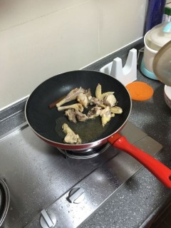  香菇土豆炖小鸡 第2步