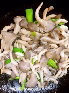  素炒蘑菇 第3步