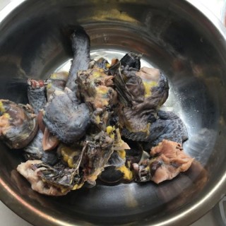  茶树菇炖鸡 第2步