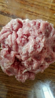  香菇猪肉水饺 第1步