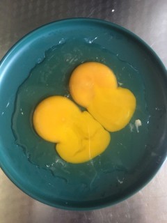  香煎蘑菇焗鸡蛋 第2步