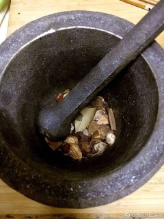  牛肉菌菇酱 第2步