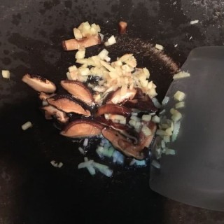  香菇红烧雪鲳鱼 第7步