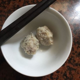  马蹄香菇肉丸子 第3步