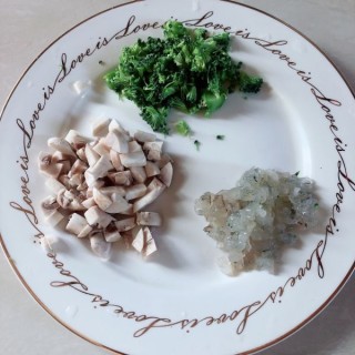  鲜虾蘑菇炒饭 第2步