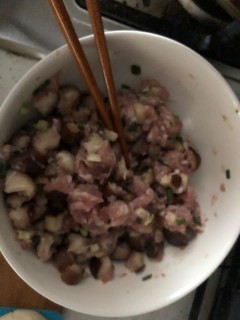  香菇鲜肉包 第1步