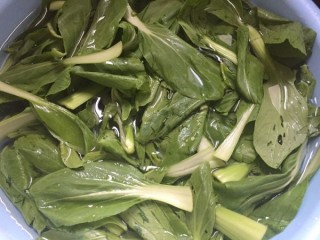  香菇炒青菜 第1步