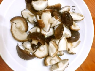  香菇炒木耳 素食家常菜 第2步