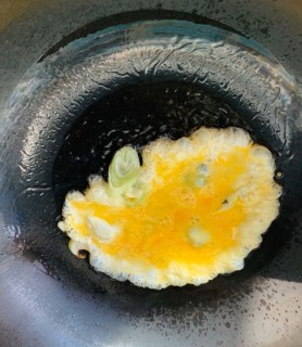  西红柿鸡蛋烩金针菇 第3步